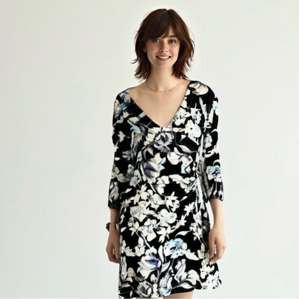 Soft surrounded Floral V-Neck Dress Size L